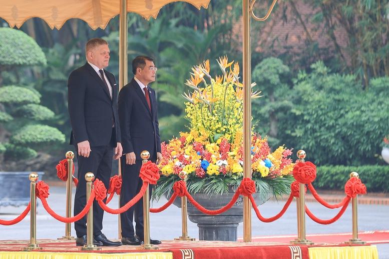 Thủ tướng Lê Minh Hưng chủ trì lễ đón Thủ tướng Slovakia thăm chính thức Việt Nam Thủ tướng Lê Minh Hưng chủ trì lễ đón Thủ tướng Slovakia thăm chính thức Việt Nam