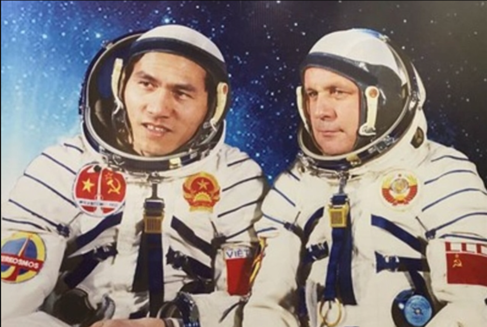 Trung tướng đầu tiên của Việt Nam bay vào vũ trụ, 25 tuổi lập chiến công hiển hách, 3 lần nhận danh hiệu Anh hùng, vinh dự được nước Nga tặng huân chương cao quý