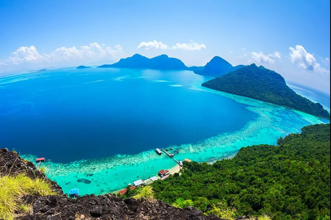 Hòn đảo duy nhất ở Đông Nam Á thuộc lãnh thổ 3 quốc gia, có 'người cá' sinh sống, du khách phải xin giấy phép để thăm quan