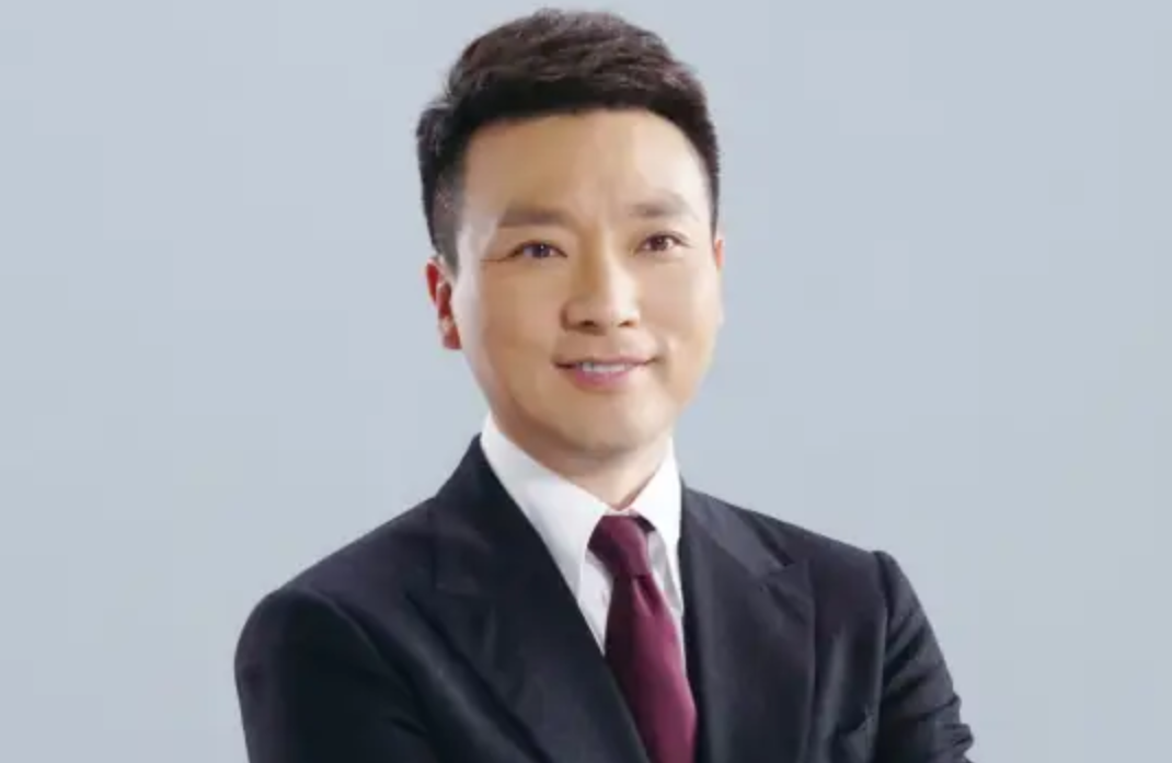 Nam MC nổi tiếng đài Trung ương thi ĐH đạt thủ khoa toàn tỉnh nhưng vẫn trượt nguyện vọng 1, nay là Giám đốc kiêm Ủy viên Ban Kiểm tra kỷ luật của nhà đài
