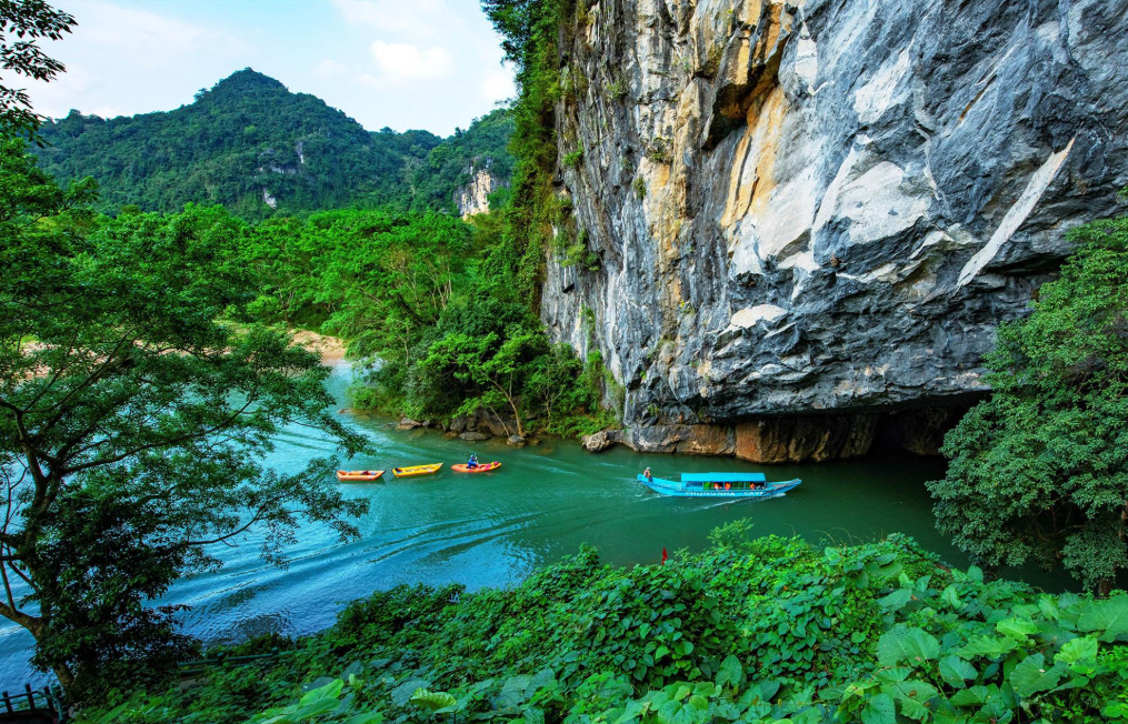 Đưa Phong Nha - Kẻ Bàng trở thành khu du lịch trọng điểm của Việt Nam Đưa Phong Nha - Kẻ Bàng trở thành khu du lịch trọng điểm của Việt Nam