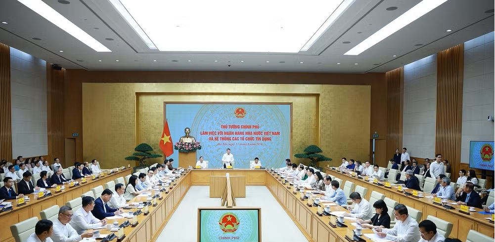 Thủ tướng yêu cầu ngành ngân hàng đưa vốn đúng động lực, hỗ trợ mục tiêu tăng trưởng 2 con số
