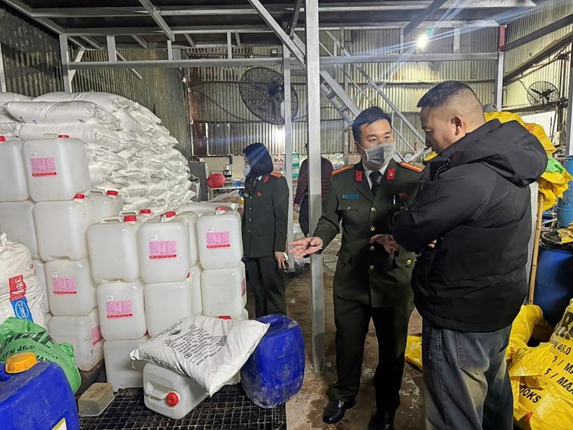 Thu giữ hơn 60 tấn lòng lợn bẩn bốc mùi hôi thối Thu giữ hơn 60 tấn lòng lợn bẩn bốc mùi hôi thối