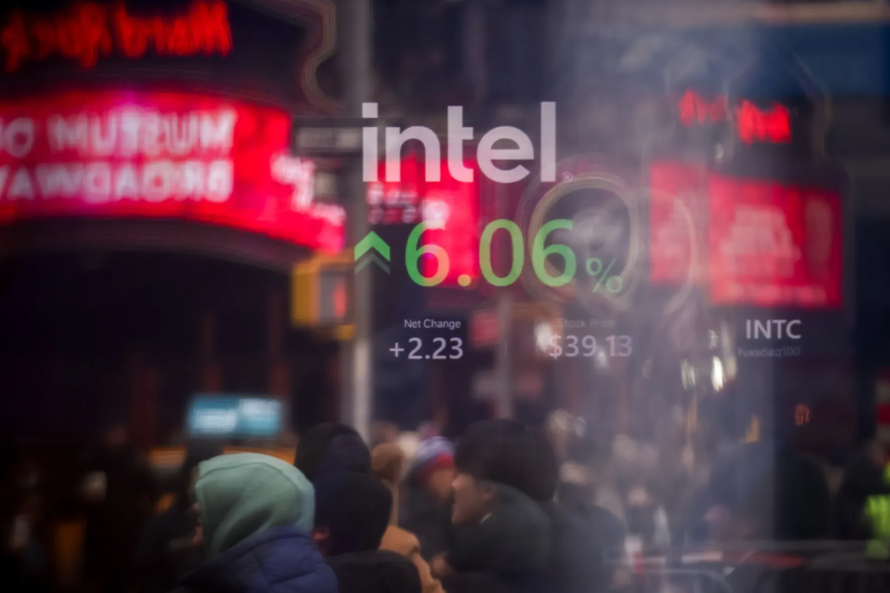 'Bỏ túi' 100 tỷ USD trong chưa đầy 2 tuần, Intel hồi sinh thành cổ phiếu hot nhất Phố Wall