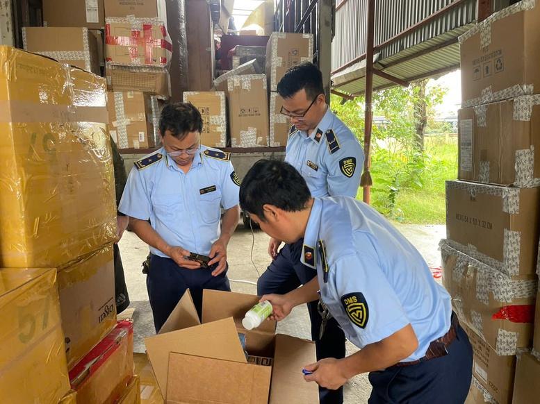 Tăng mức phạt đối với buôn lậu, gian lận thương mại và hàng giả