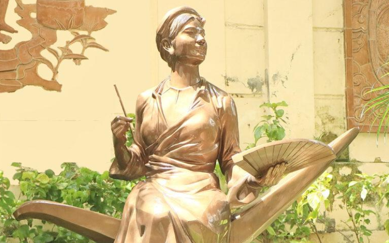 Người phụ nữ Việt Nam duy nhất được UNESCO vinh danh là Danh nhân văn hóa thế giới: Là nhà thơ kiệt xuất của nền thi ca, tác phẩm được dịch ra 13 thứ tiếng