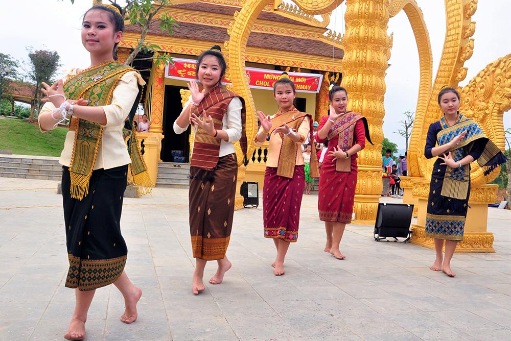 Tết Chôl Chnăm Thmây: Biểu tượng bản sắc văn hóa và tinh thần gắn kết cộng đồng Tết Chôl Chnăm Thmây: Biểu tượng bản sắc văn hóa và tinh thần gắn kết cộng đồng