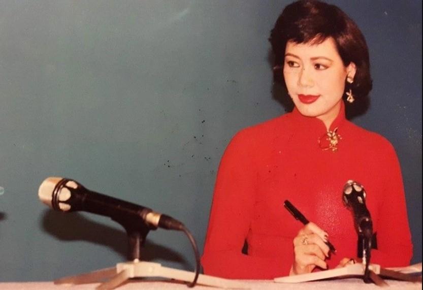 BTV SN 1957 sở hữu giọng đọc huyền thoại: Được khán giả ưu ái gọi là 'Hoa hậu HTV', có chồng là HLV bóng bàn hơn 14 tuổi, con gái là MC nổi tiếng
