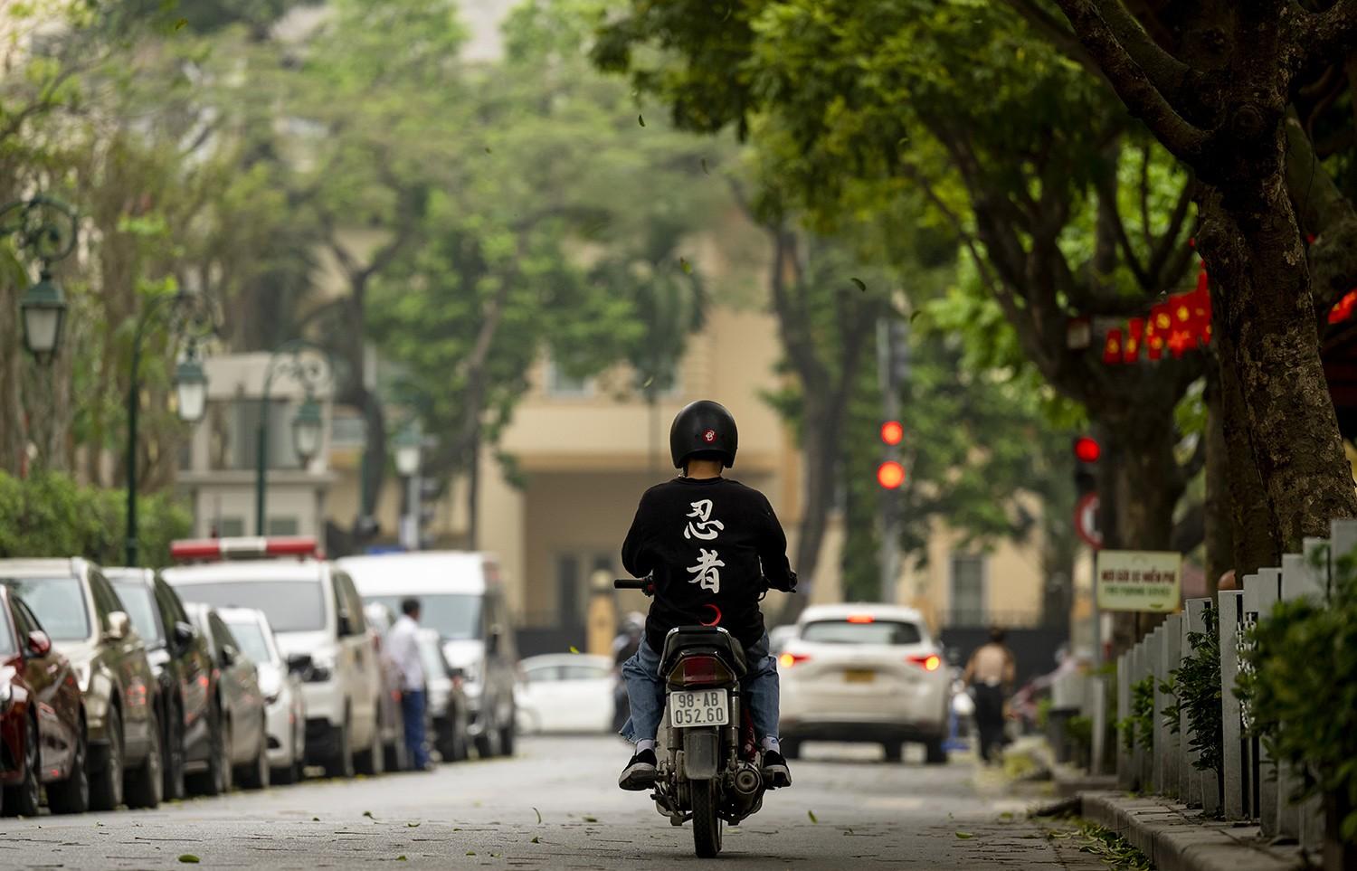 Tuyến phố nằm ở vị trí đắc địa của Thủ đô chỉ có duy nhất 1 số nhà, dài chưa đầy 200m, không có hộ dân sinh sống