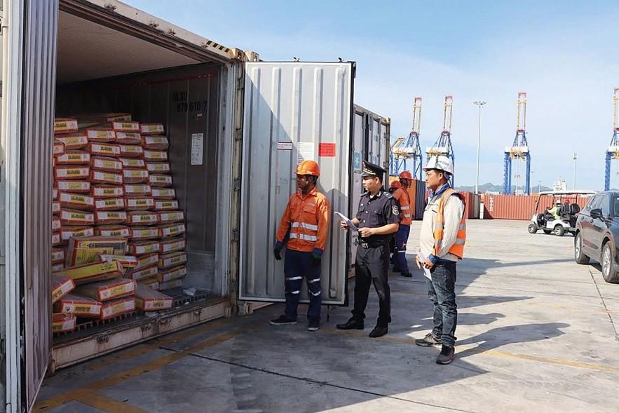 Kim ngạch xuất nhập khẩu vượt 345 tỷ USD, thu ngân sách tăng 16% sau 4 tháng đầu năm
