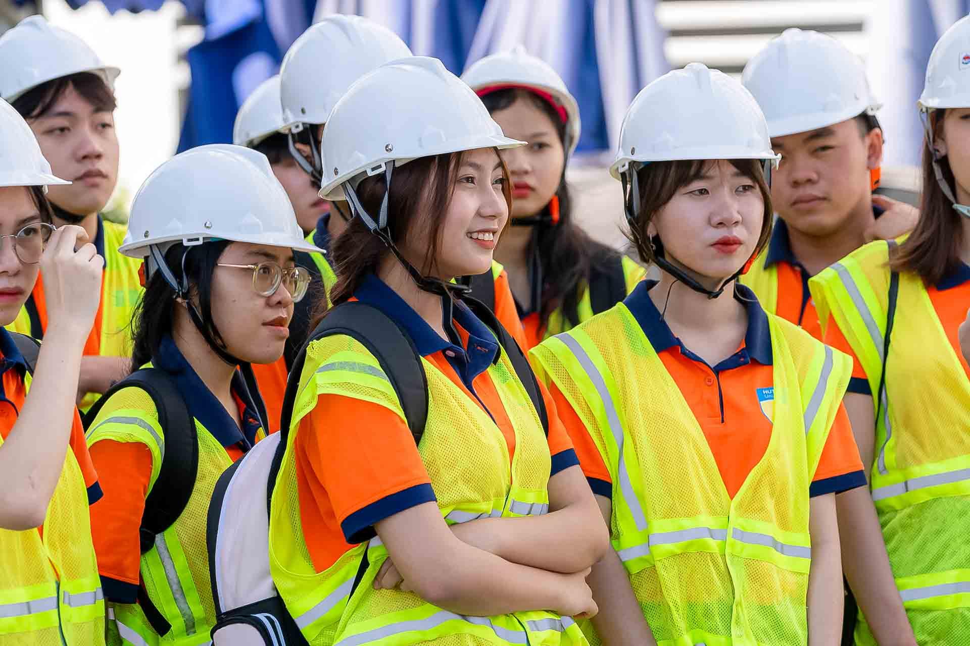 Ngành học tại Việt Nam đang thiếu tới 2,2 triệu nhân sự: Điểm chuẩn gần 28, lương đến 200 triệu đồng/tháng vẫn khó tuyển người Ngành học tại Việt Nam đang thiếu tới 2,2 triệu nhân sự: Điểm chuẩn gần 28, lương đến 200 triệu đồng/tháng vẫn khó tuyển người