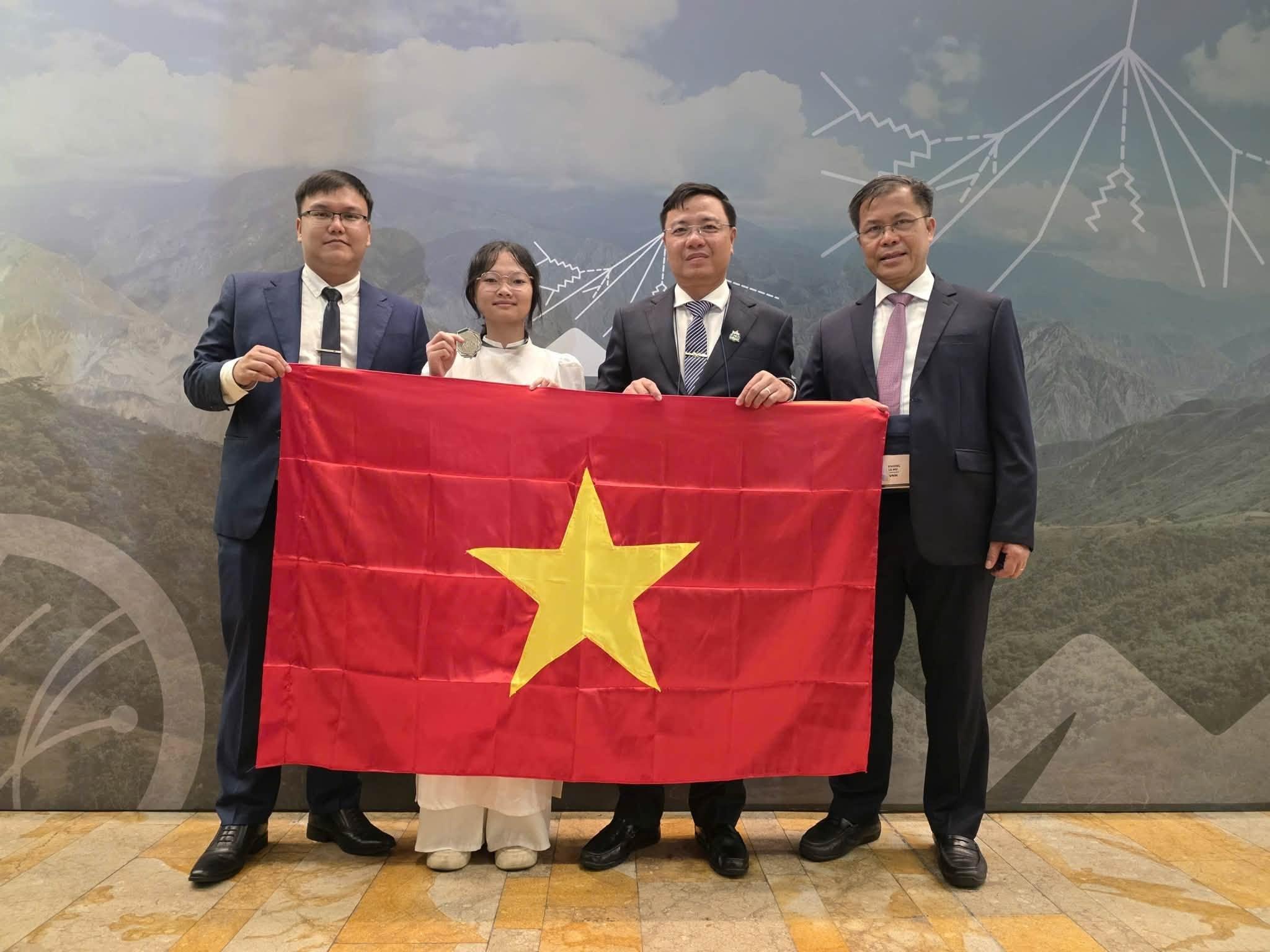 Nữ sinh Việt giành Huy chương Vàng Olympic Vật lý Quốc tế 2026: Người con vùng đất khoa bảng, học sinh trường chuyên nổi tiếng