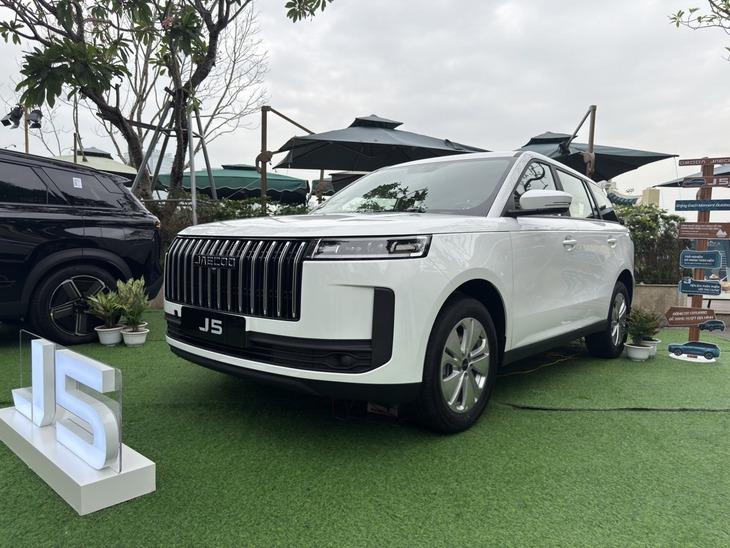 Jaecoo J5 ra mắt 4 phiên bản giá ưu đãi từ 499 triệu đồng Jaecoo J5 ra mắt 4 phiên bản giá ưu đãi từ 499 triệu đồng