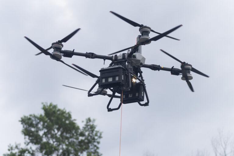 Thủ đô nước láng giềng Việt Nam cấm tuyệt đối drone: Mọi thiết bị, linh kiệt đều bị 'xóa sổ' trước 15/11