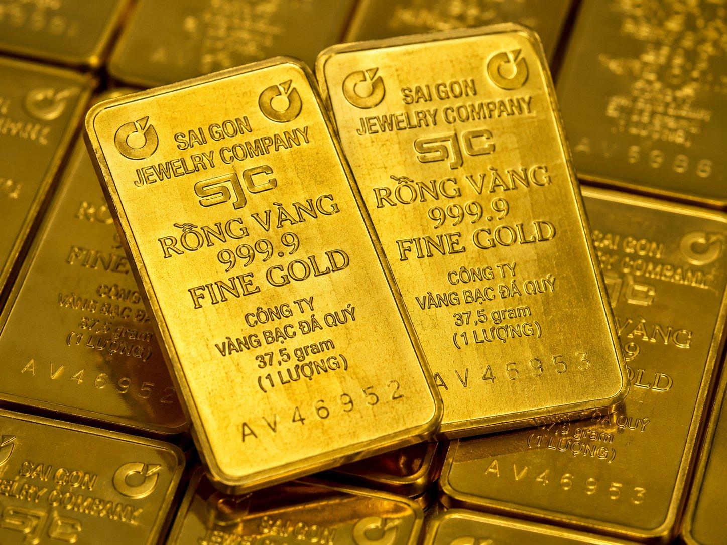 Giá vàng trong nước và thế giới đồng loạt trượt dốc Giá vàng trong nước và thế giới đồng loạt trượt dốc