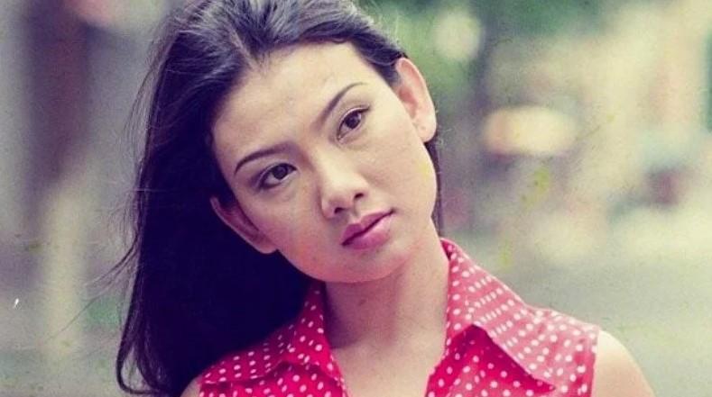 NSND Việt duy nhất được báo Hàn gọi là 'Diễn viên quốc dân': Tự nhận mình là 'người giàu nhất giới nghệ sĩ', từng công khai hôn đồng giới ở tuổi 50