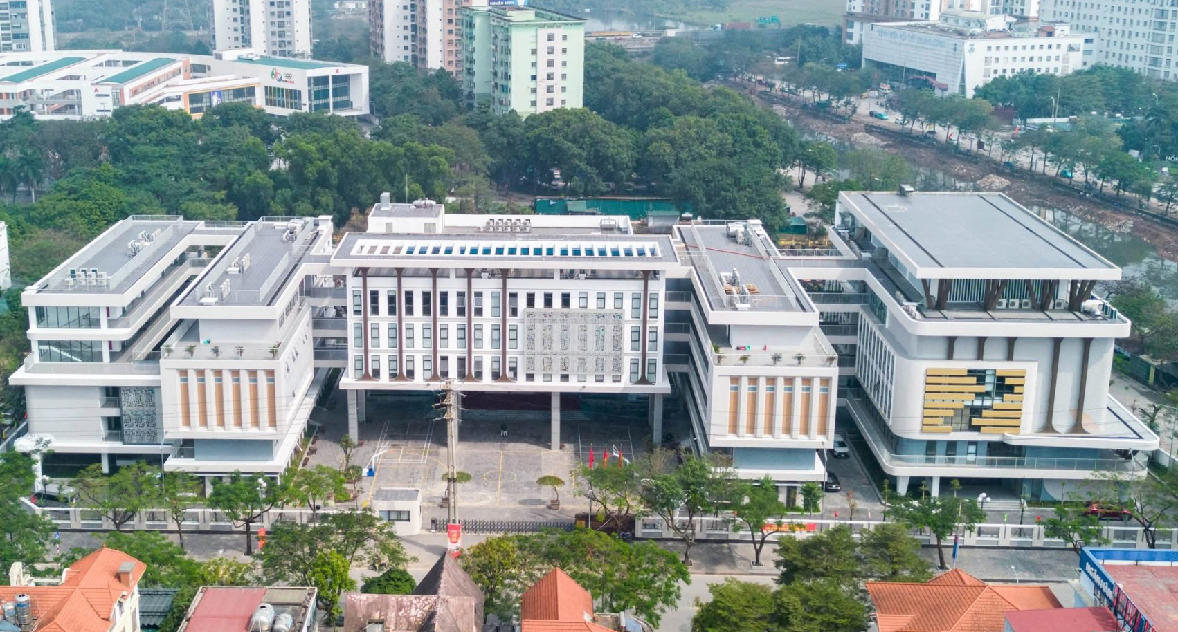 Trường THPT 300 tỷ mới của Hà Nội chính thức tuyển sinh: Không cần thi đầu vào, quy mô gần 8.000m², cơ sở vật chất hiện đại bậc nhất Việt Nam Trường THPT 300 tỷ mới của Hà Nội chính thức tuyển sinh: Không cần thi đầu vào, quy mô gần 8.000m², cơ sở vật chất hiện đại bậc nhất Việt Nam