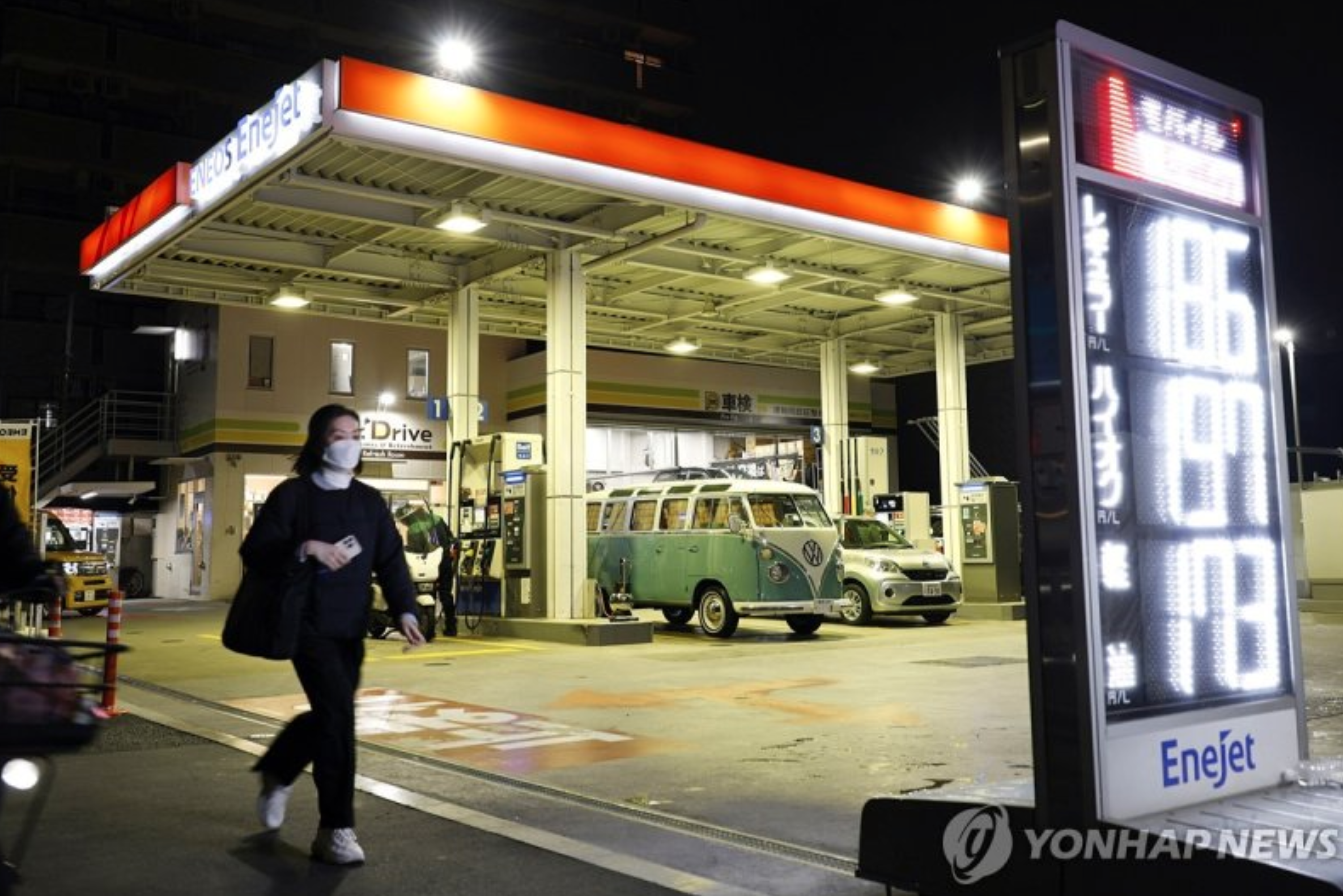 Nền kinh tế lớn thứ 2 châu Á lo sốt vó vì giá xăng dầu tăng cao: Bệnh nhân lo thiếu máy chạy thận, nhiều phòng khám dễ đóng cửa