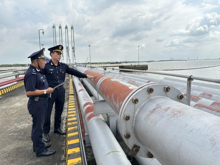 Hải quan triển khai áp dụng mức thuế xăng dầu về 0% từ ngày 16/4