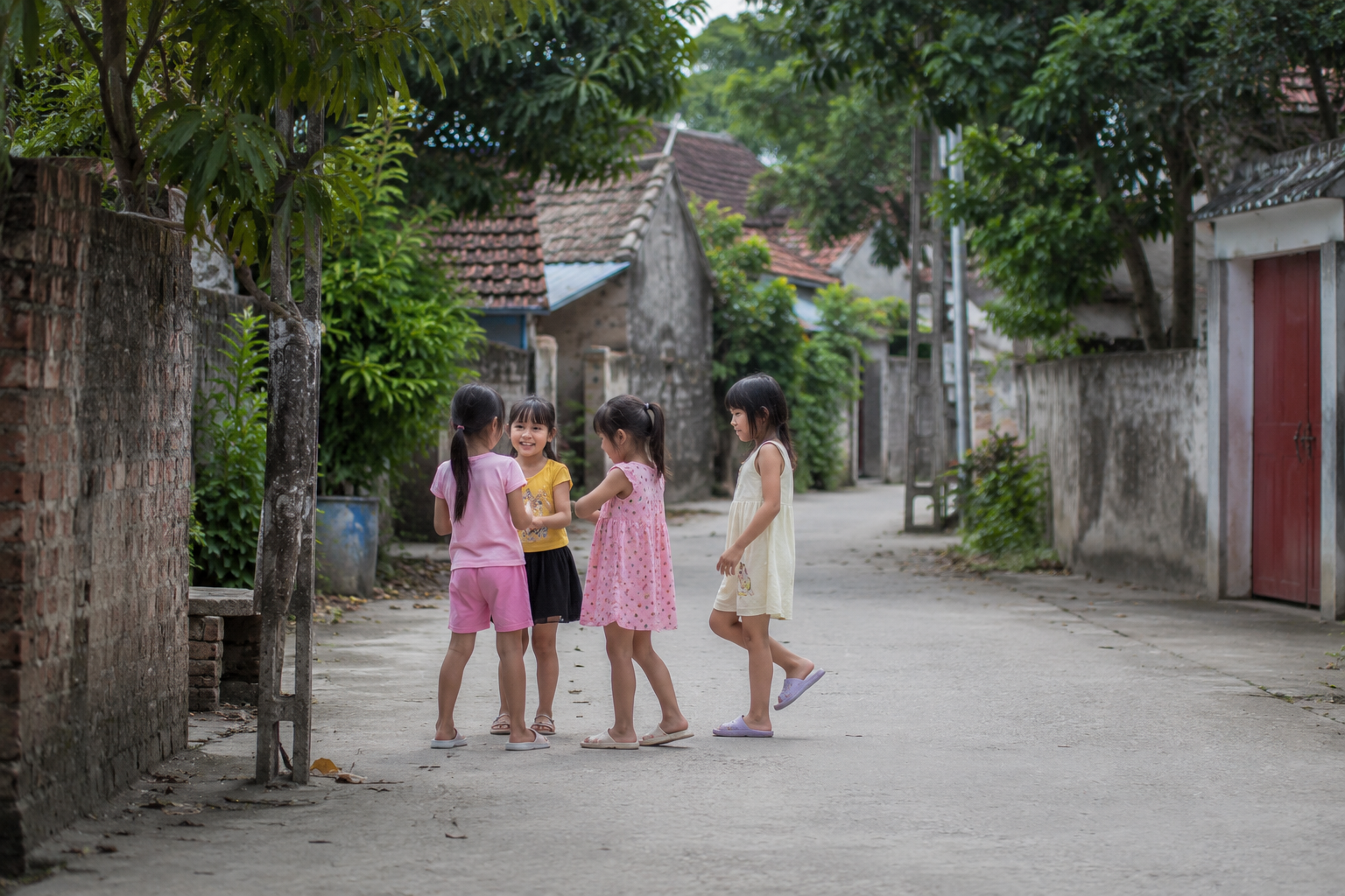 Ngôi làng bí ẩn hơn 1 thập kỷ chỉ sinh toàn con gái, chính quyền địa phương treo 'thưởng lớn', đặt tên phố theo tên bé trai đầu tiên chào đời