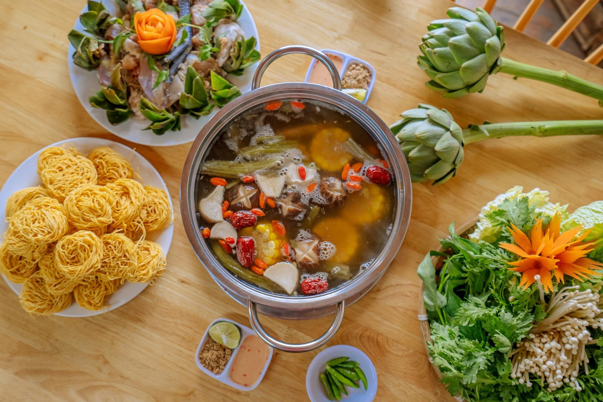 Lẩu Atiso Đại Ngàn – Nét chấm phá độc đáo của ẩm thực xanh Đà Lạt