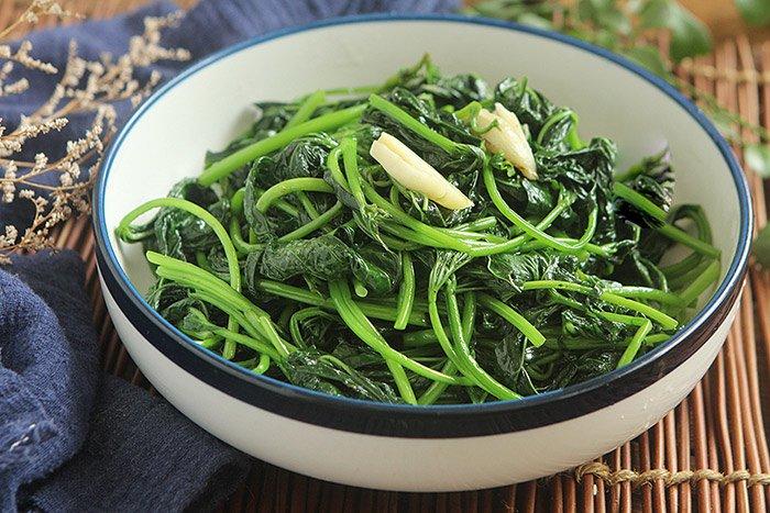 xao-rau-lang-them-mieng-nay-rau-vua-xanh-muot-lai-thom-ngon-hon-binh-thuong-13b8c0d9962a48e2bf9624df540803bf-1614423774-395-width700height467_1781605323.jpg