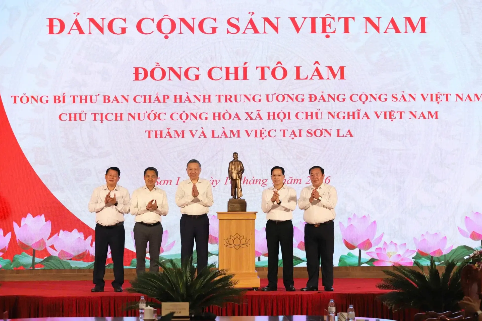 Xây dựng Sơn La thành trung tâm nông nghiệp sinh thái, chế biến nông sản và du lịch đặc sắc Xây dựng Sơn La thành trung tâm nông nghiệp sinh thái, chế biến nông sản và du lịch đặc sắc