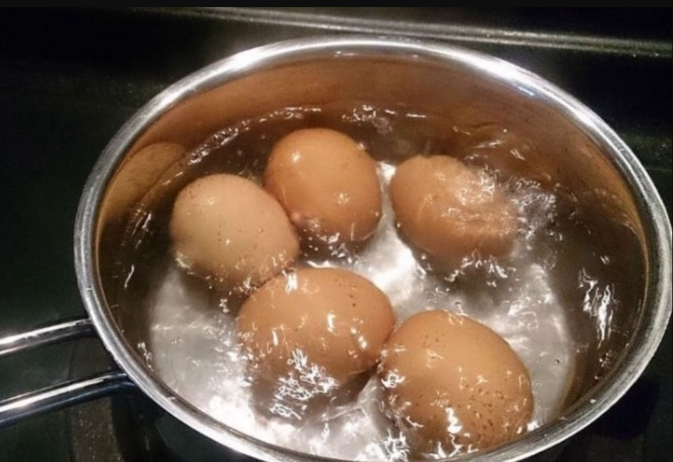 Luộc trứng mà cho vào nước lạnh là sai lầm lớn: Đầu bếp lâu năm chỉ bí kíp giúp trứng chín thơm ngon, giữ nguyên dưỡng chất Luộc trứng mà cho vào nước lạnh là sai lầm lớn: Đầu bếp lâu năm chỉ bí kíp giúp trứng chín thơm ngon, giữ nguyên dưỡng chất