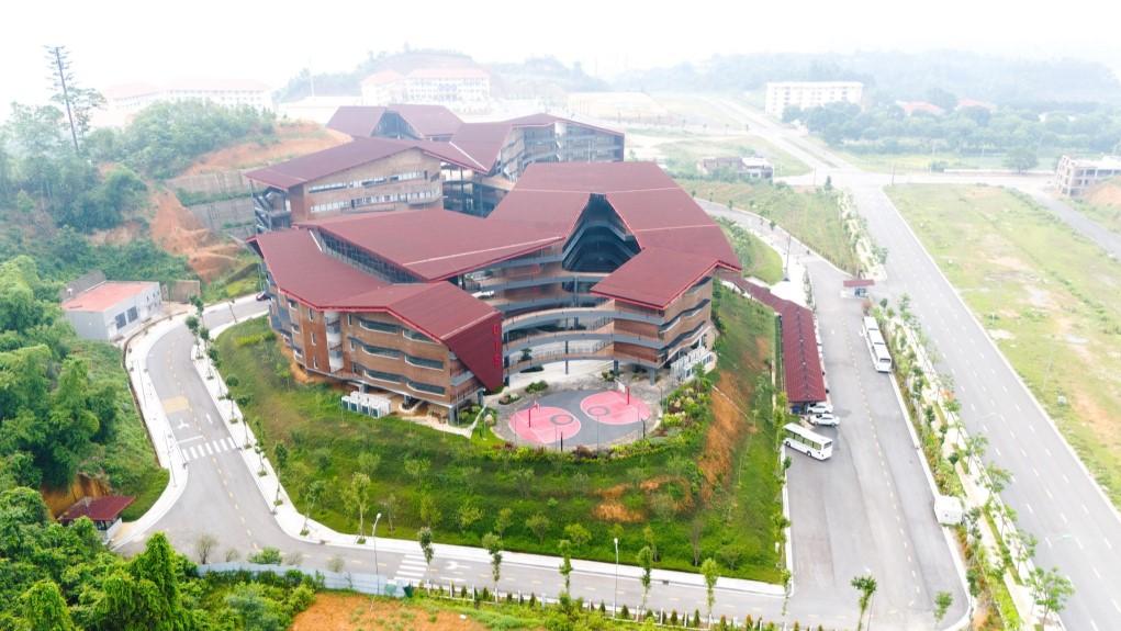 Ngôi trường nội trú Anh đầu tiên tại Việt Nam chính thức hoạt động: Học phí tới 400 triệu/năm, nằm ở một tỉnh Tây Bắc cách Hà Nội hơn 300km