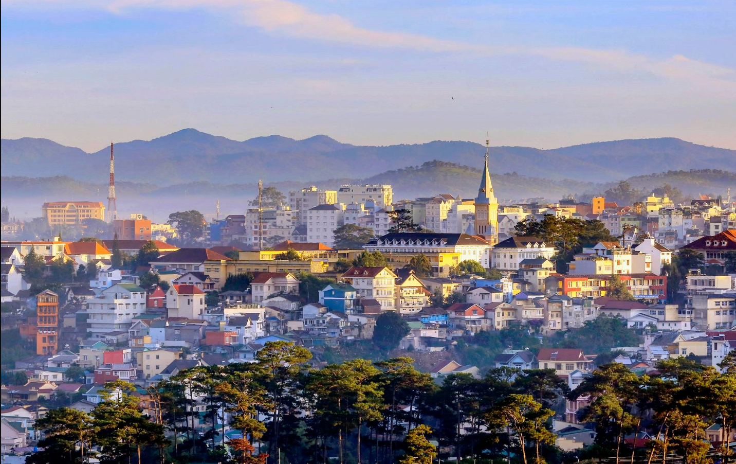 Điểm đến duy nhất của Việt Nam được tạp chí quốc tế ca ngợi 'lãng mạn như châu Âu', mùa nào cũng cực hút khách