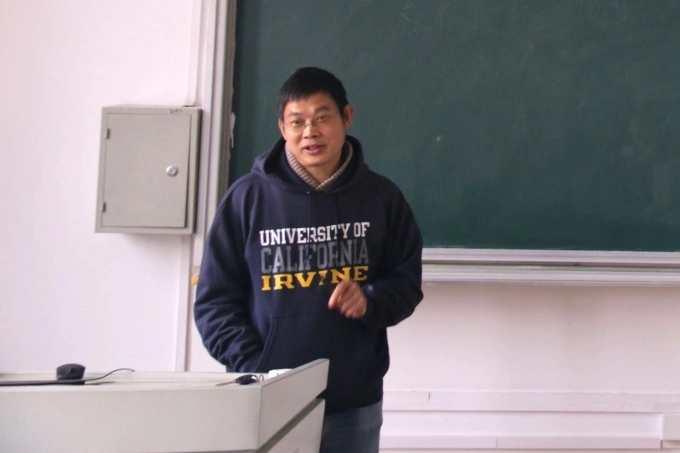 'Thần đồng' Toán học hoàn thành chương trình THPT trong 2 năm, 14 tuổi đỗ đại học, giành giải 'Fields của Trung Quốc'