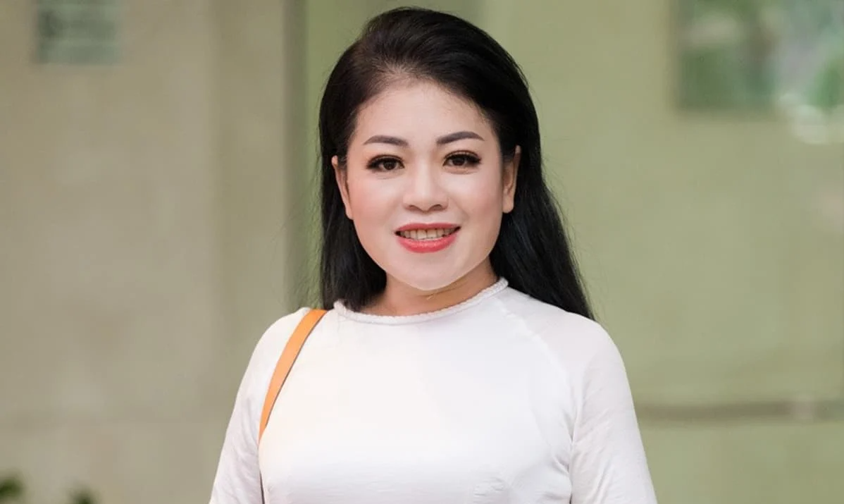 Ca sĩ được mệnh danh là 'Nữ hoàng nhạc đỏ' của Việt Nam, sở hữu bằng Tiến sĩ, giảng viên trường nhạc uy tín nhất cả nước