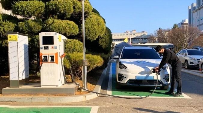 Giảm 50% phí sạc xe điện vào chiều cuối tuần cho tất cả người dân tại nơi này