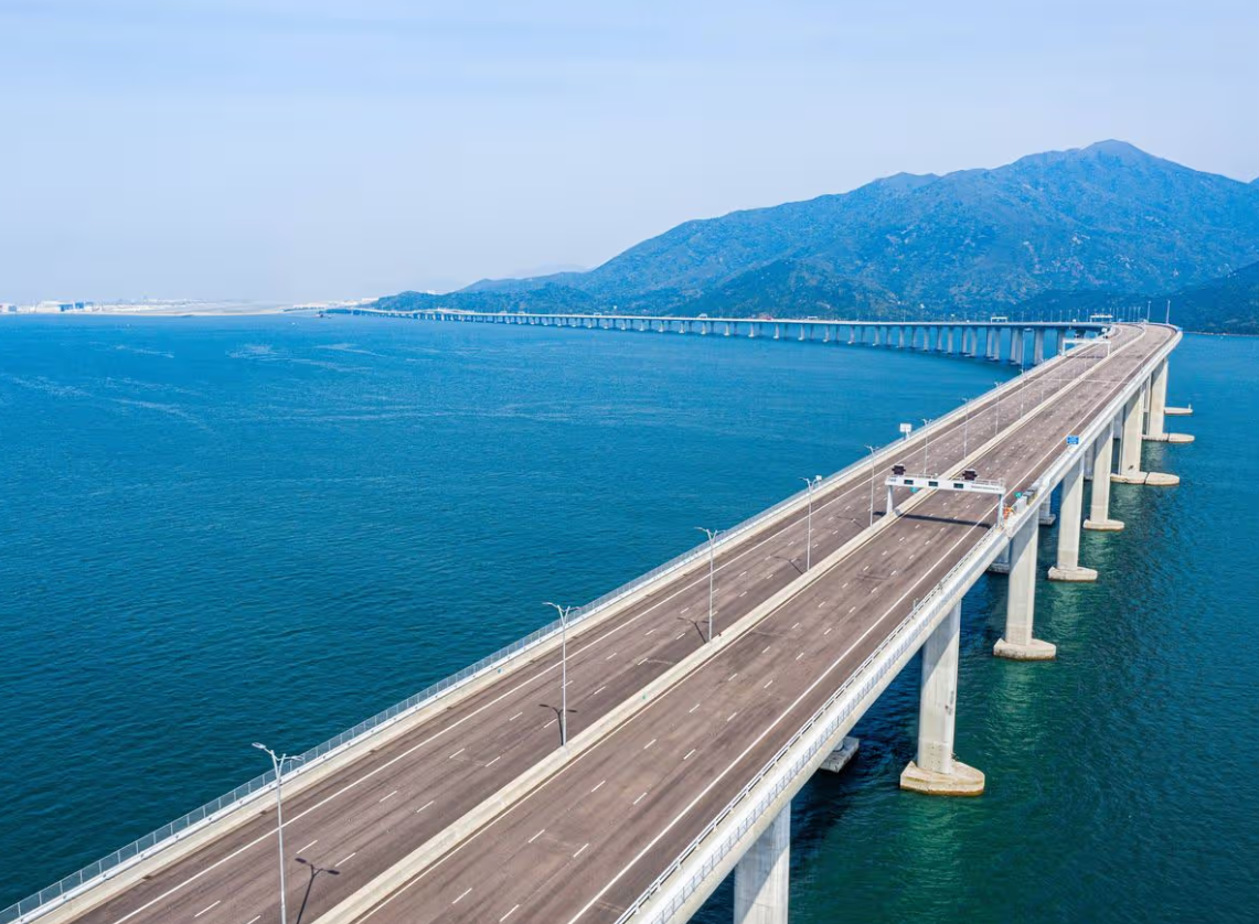 Huy động 400.000 tấn thép để xây cây cầu vượt biển dài nhất thế giới trị giá 520.000 tỷ đồng, rút ngắn thời gian di chuyển từ 1 tiếng xuống 40 phút