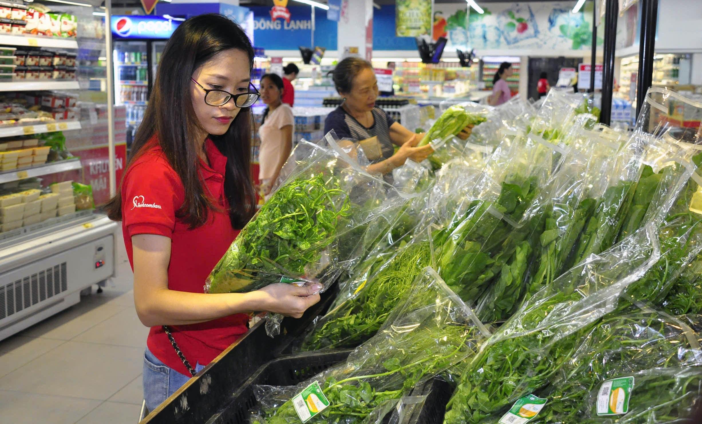 Siêu thị Hà Nội đồng loạt giảm giá hàng giải nhiệt giữa cao điểm nắng nóng