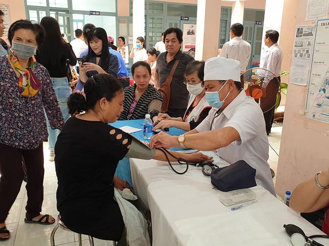 TP đông dân nhất cả nước đề xuất miễn phí BHYT cho người từ 60 đến dưới 65 tuổi TP đông dân nhất cả nước đề xuất miễn phí BHYT cho người từ 60 đến dưới 65 tuổi