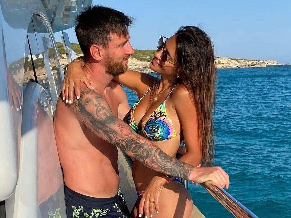 Con gái gia tộc sở hữu chuỗi siêu thị lớn, nhan sắc chuẩn hoa hậu khiến Messi si mê suốt 30 năm Con gái gia tộc sở hữu chuỗi siêu thị lớn, nhan sắc chuẩn hoa hậu khiến Messi si mê suốt 30 năm