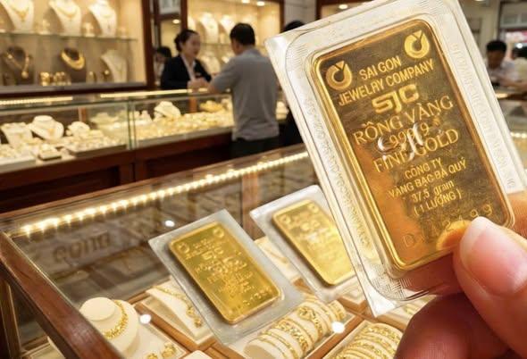 Giá vàng hôm nay 17/8: Vàng miếng SJC tiến sát mốc 145 triệu đồng/lượng Giá vàng hôm nay 17/8: Vàng miếng SJC tiến sát mốc 145 triệu đồng/lượng