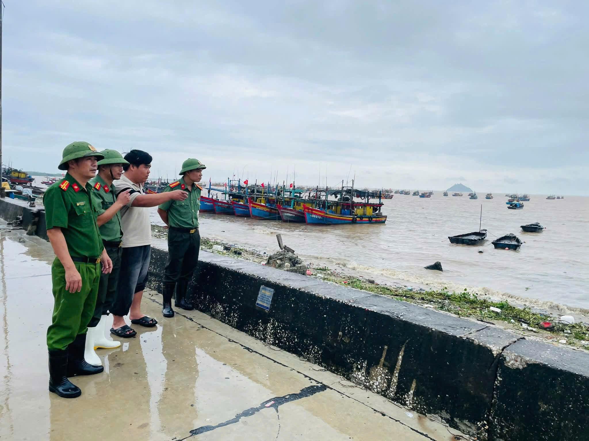 Thanh Hoá: Công an xã Vạn Lộc chủ động ứng phó mưa lớn, ngập lụt