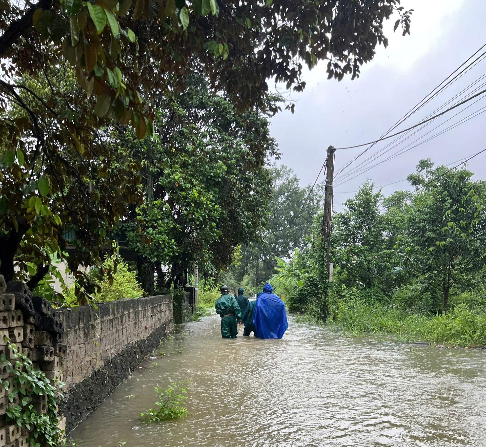 Thanh Hoá: Phường Đông Quang chủ động hỗ trợ người dân ứng phó ngập lụt cục bộ