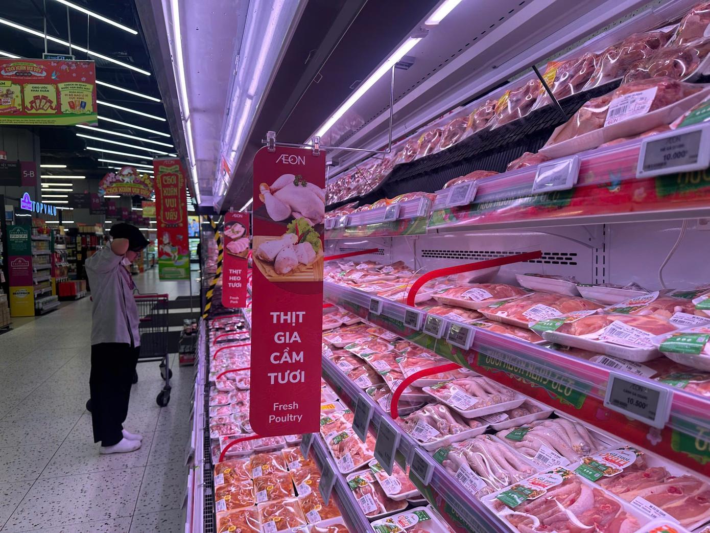 Thị trường mùng 2 Tết Bính Ngọ: Nguồn cung dồi dào, giá cả ổn định