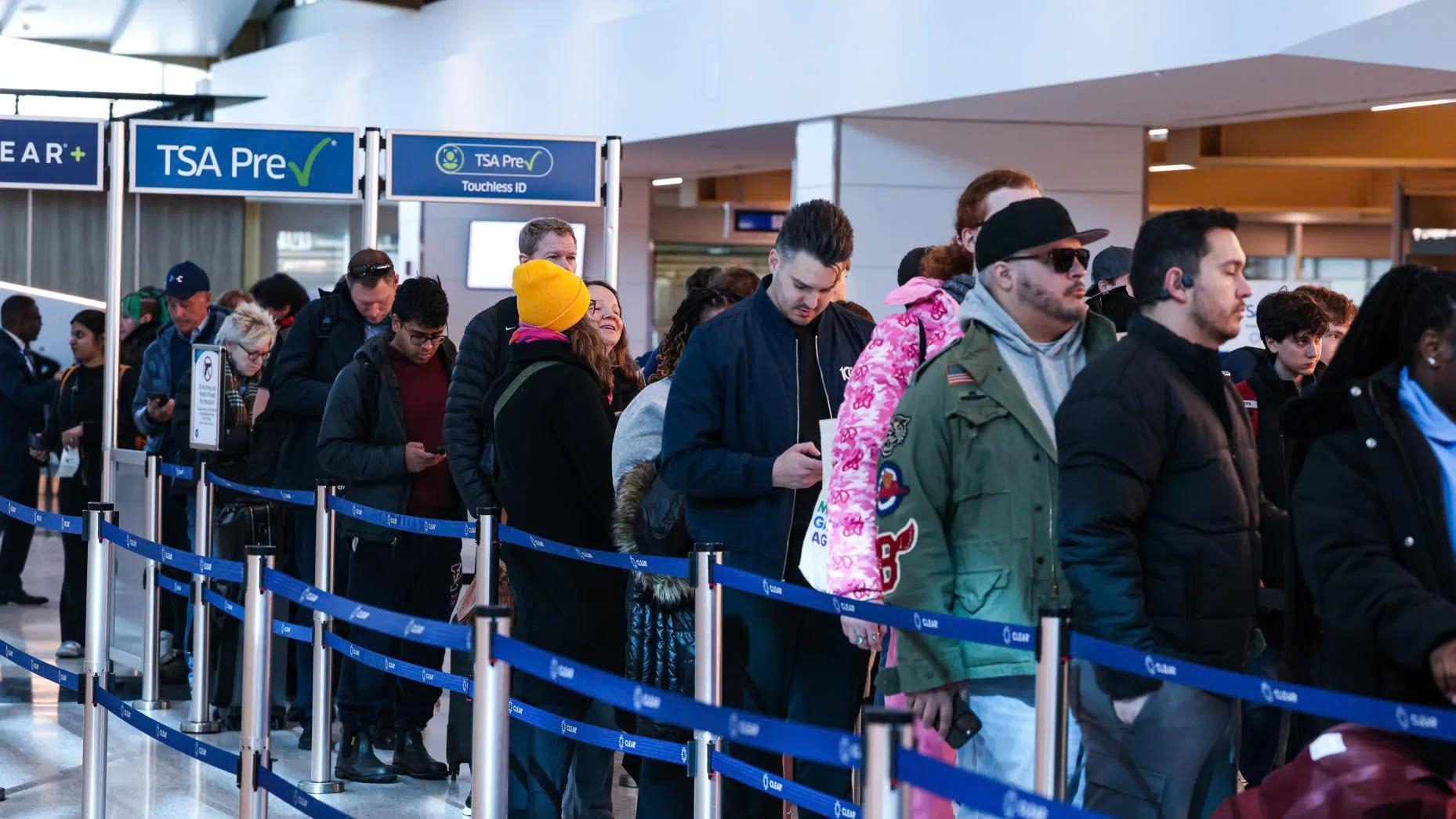 31 ngày đóng cửa chính phủ: 50.000 nhân viên làm không lương, Mỹ đối mặt nguy cơ đóng cửa hàng loạt sân bay