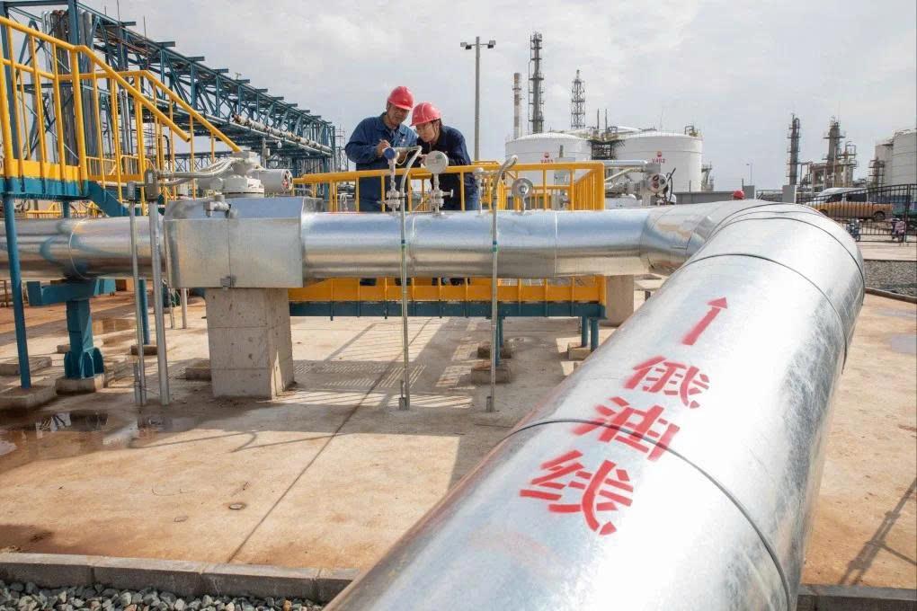 Lần đầu tiên trong lịch sử: Láng giềng Việt Nam tuyên bố sản xuất xăng từ không khí và nước, tham vọng phá vỡ trật tự năng lượng