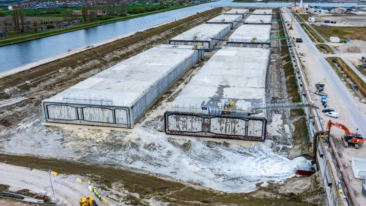 Đánh chìm 8 khối bê tông nặng 60.000 tấn xuống lòng sông, xây đường hầm ngầm trị giá 17.000 tỷ đồng trong dự án tham vọng nhất châu Âu