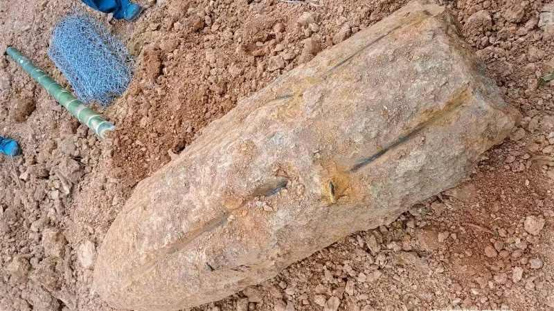 Đang đào móng nhà, người đàn ông hốt hoảng phát hiện vật thể nặng 350kg, chính quyền xã lập tức phong tỏa hiện trường