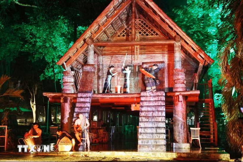 3D mapping đưa không gian nhà dài Ê Đê lên sân khấu 3D mapping đưa không gian nhà dài Ê Đê lên sân khấu