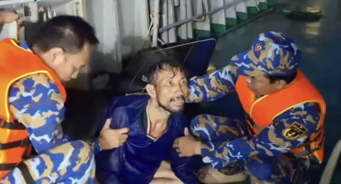 Người đàn ông sống sót thần kỳ sau 4 ngày trôi dạt trên biển đã trở về đất liền Người đàn ông sống sót thần kỳ sau 4 ngày trôi dạt trên biển đã trở về đất liền