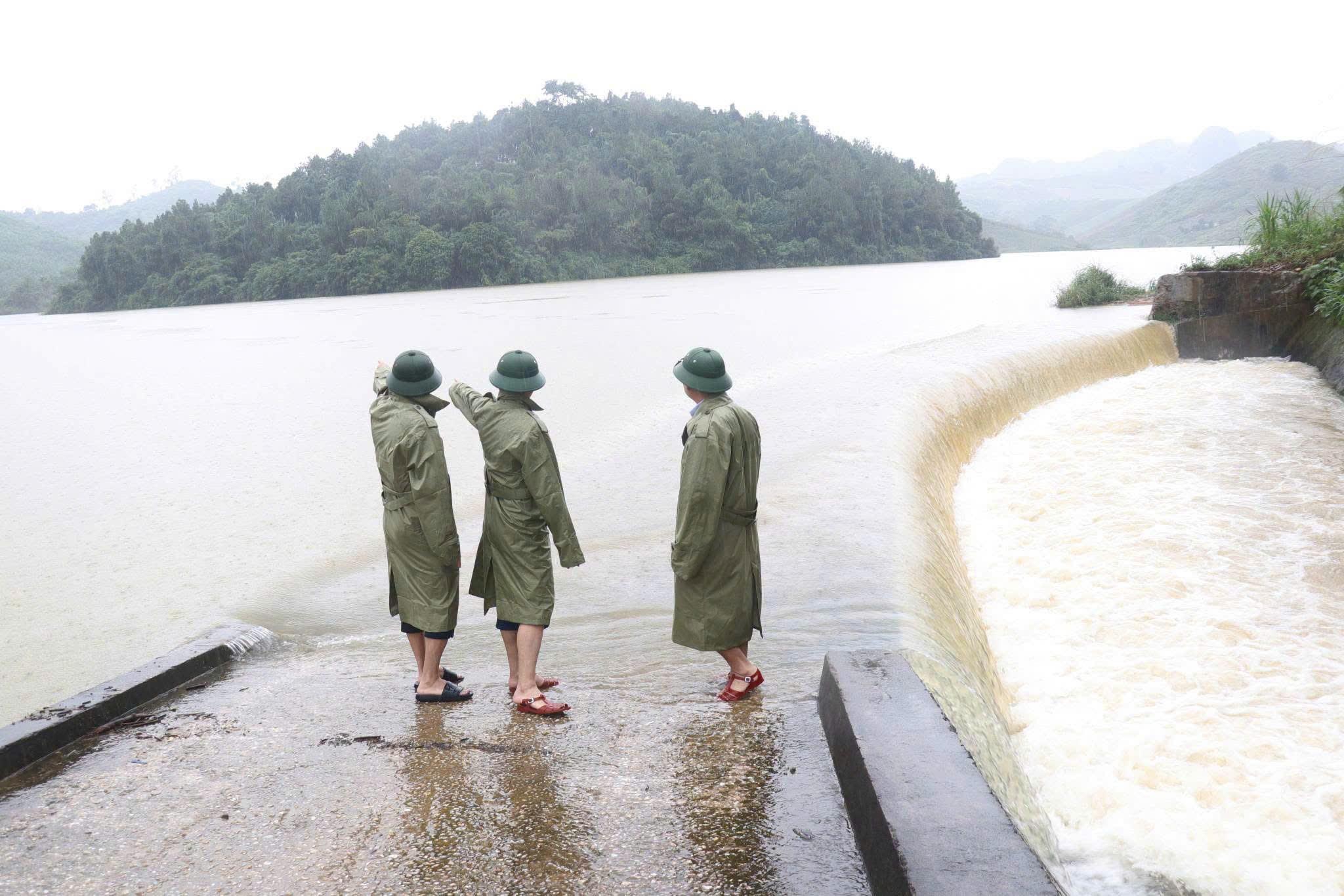 Phường Bỉm Sơn bám sát cơ sở, chỉ đạo ứng phó mưa lũ