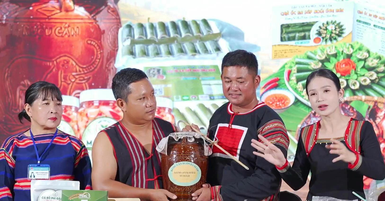 Ea Súp kết nối 850 tấn gạo đặc sản qua livestream