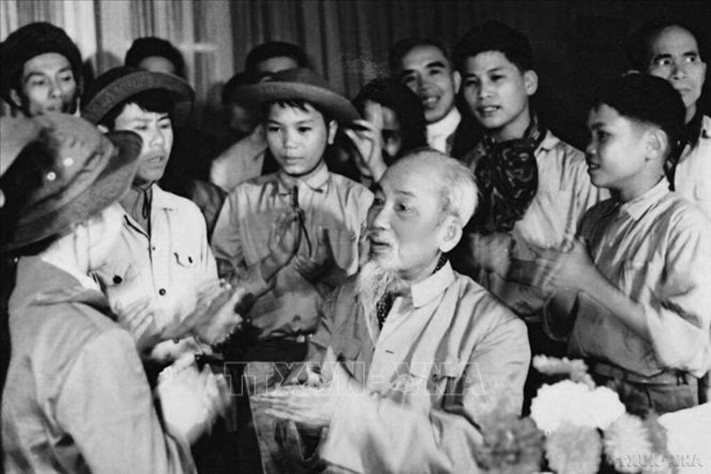 Chủ tịch Hồ Chí Minh: Cả một đời vì đất nước, vì nhân dân